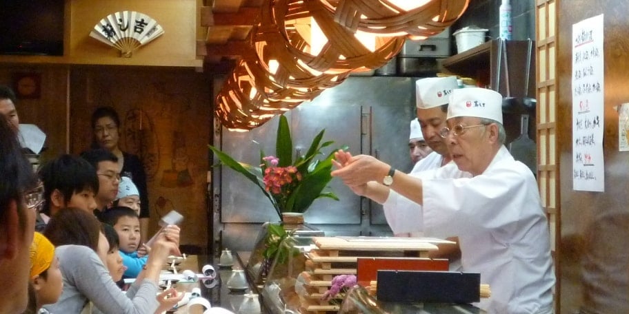 江戸前、にぎり寿司の 技を体験