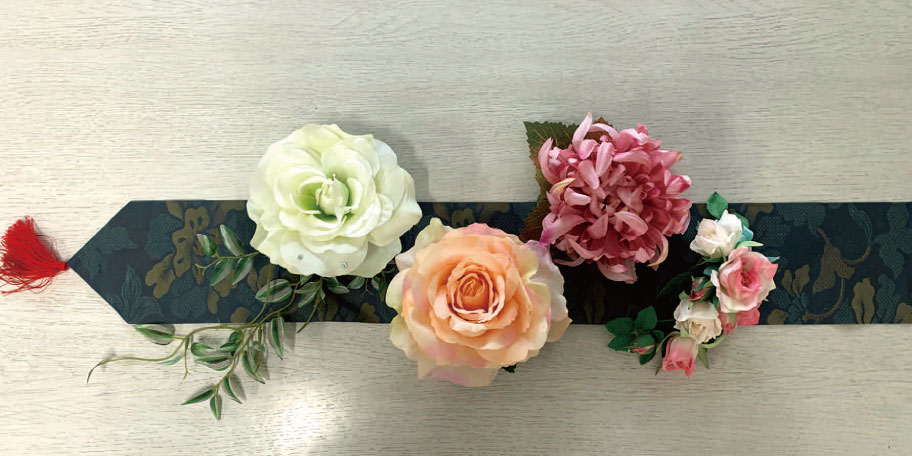 オリジナルの造花コサージュづくり